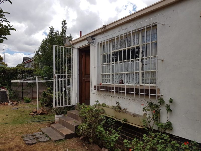 **Investor's Dream in Kensington! Ideal for Large Families Too! - Photo 10