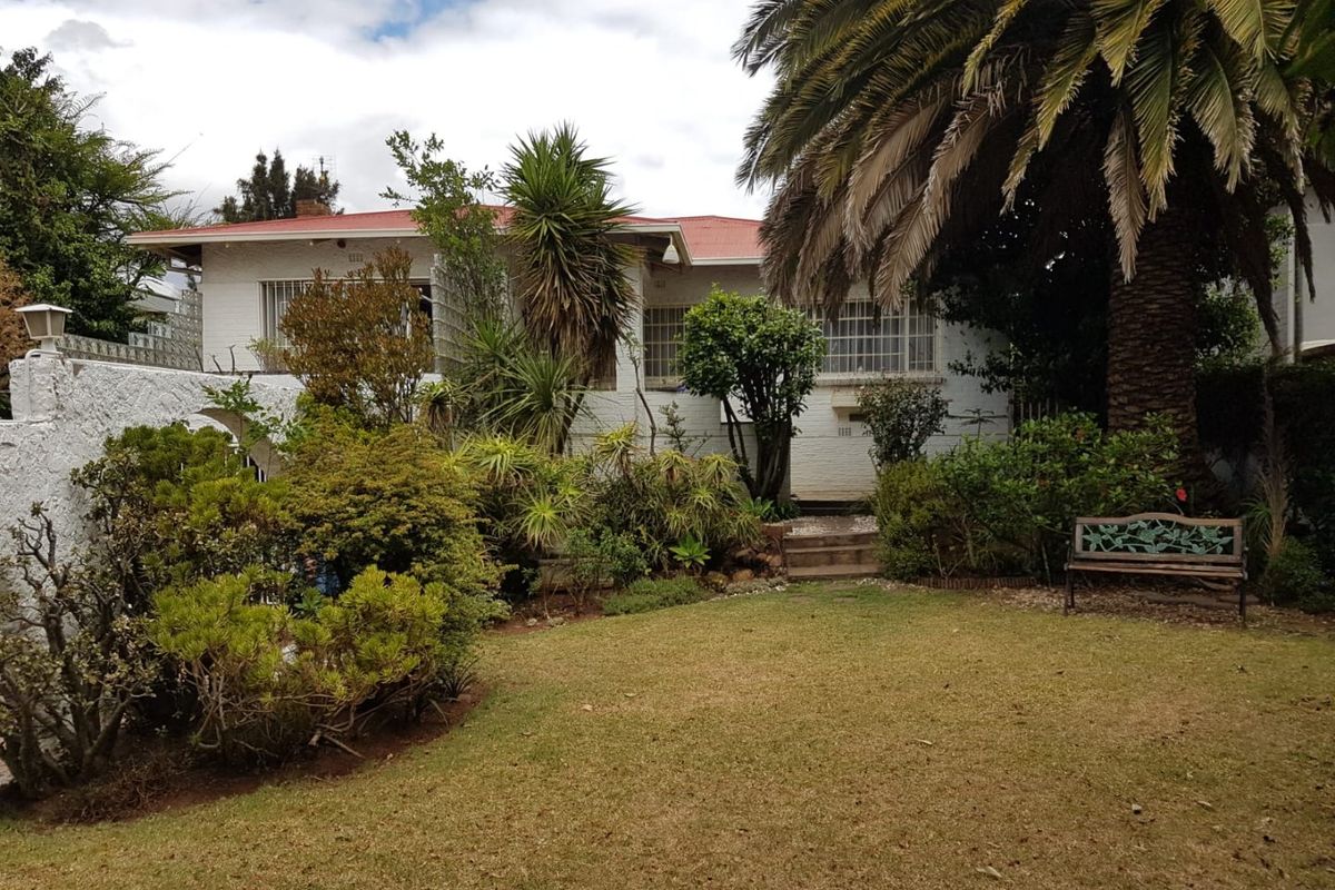 **Investor's Dream in Kensington! Ideal for Large Families Too! - Photo 2