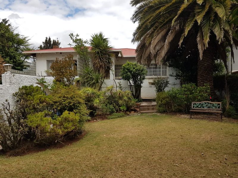 **Investor's Dream in Kensington! Ideal for Large Families Too! - Photo 2