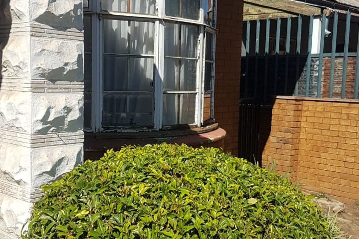 Spacious Semi-Detached Property in Prime Lorentzville Location - Photo 3