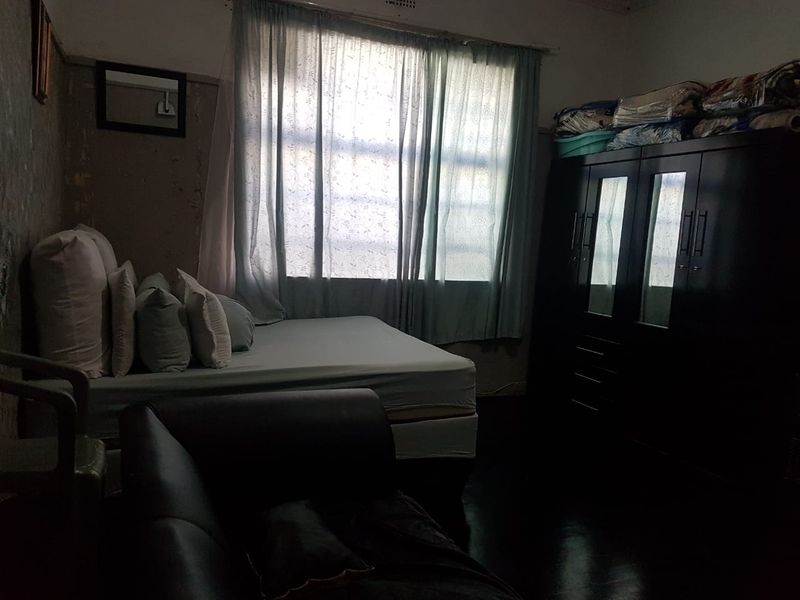 Spacious Semi-Detached Property in Prime Lorentzville Location - Photo 9