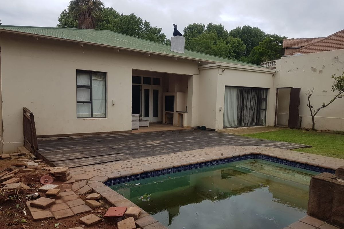 Stunning 3-Bedroom Property with Modern Features and Ample Space! - Photo 2