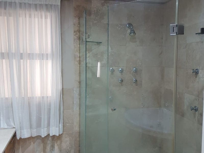 Stunning 3-Bedroom Property with Modern Features and Ample Space! - Photo 10