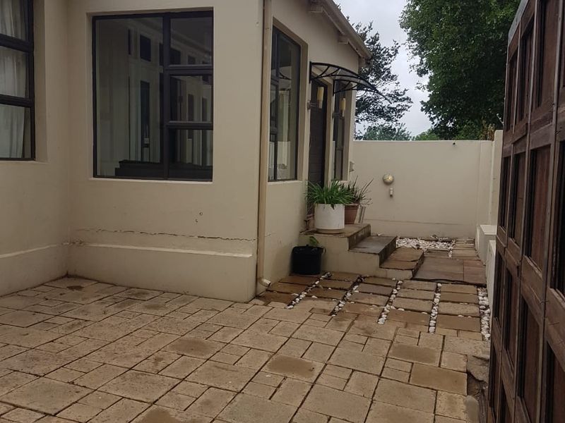 Stunning 3-Bedroom Property with Modern Features and Ample Space! - Photo 9