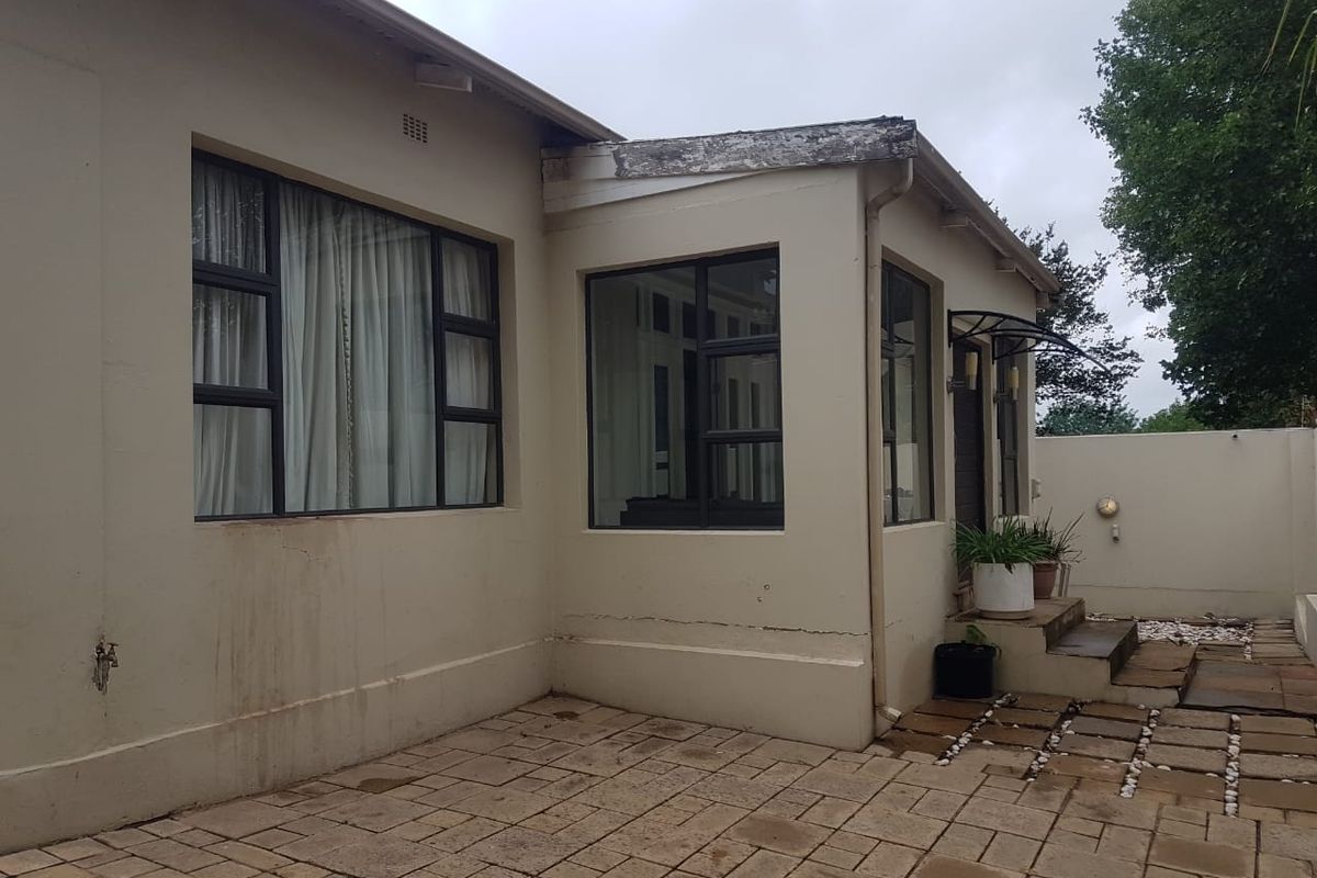 Stunning 3-Bedroom Property with Modern Features and Ample Space! - Photo 4