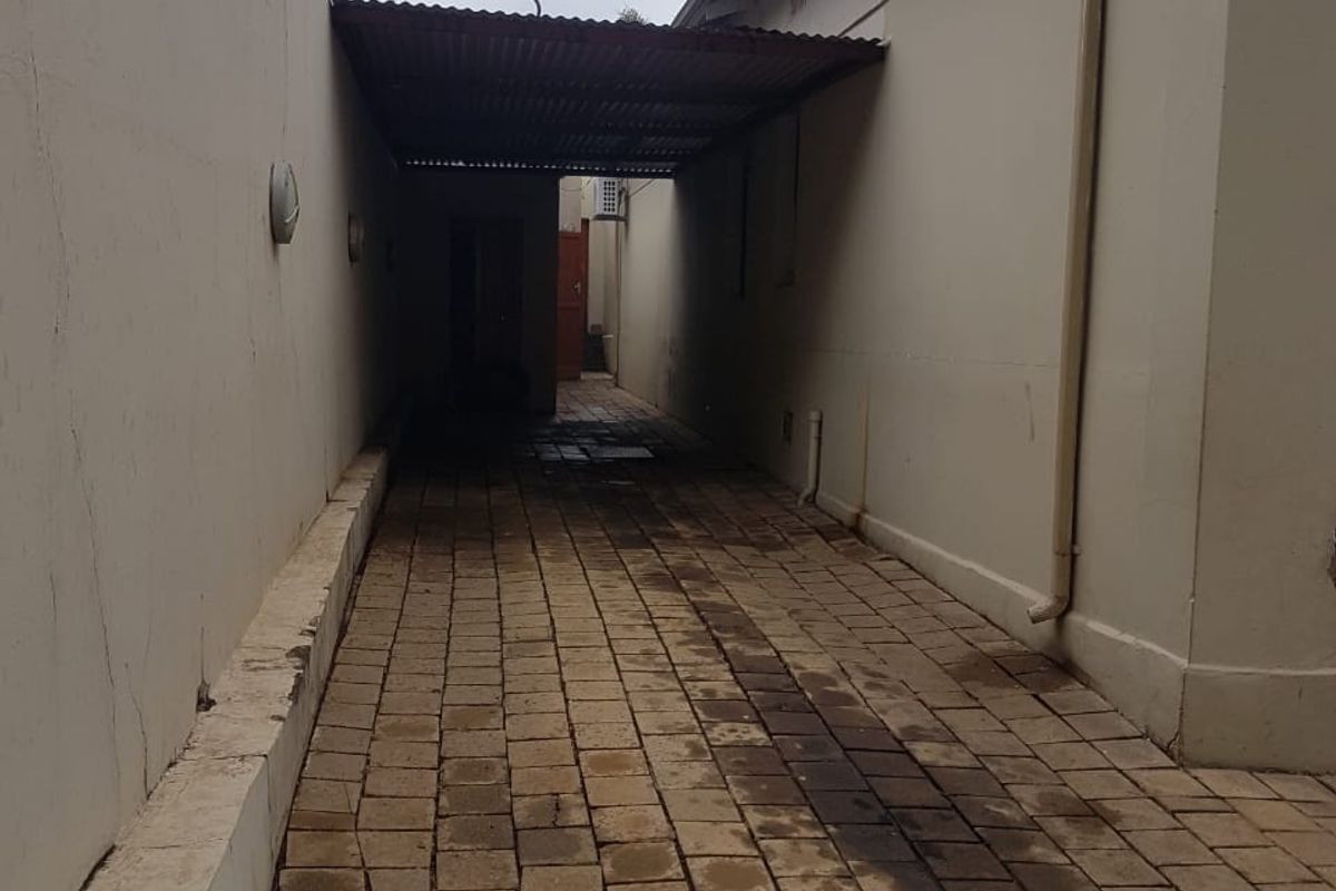 Stunning 3-Bedroom Property with Modern Features and Ample Space! - Photo 5