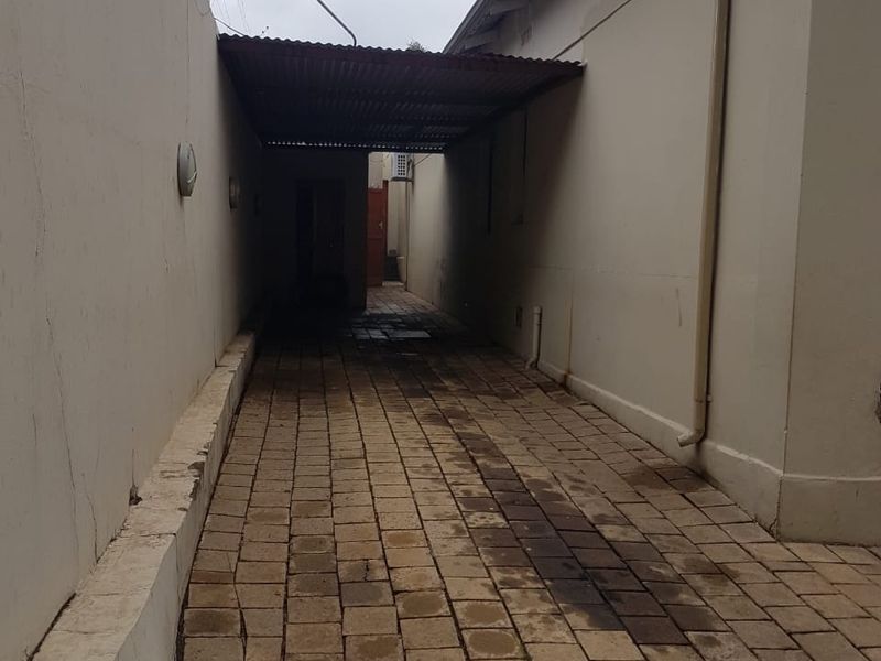 Stunning 3-Bedroom Property with Modern Features and Ample Space! - Photo 5