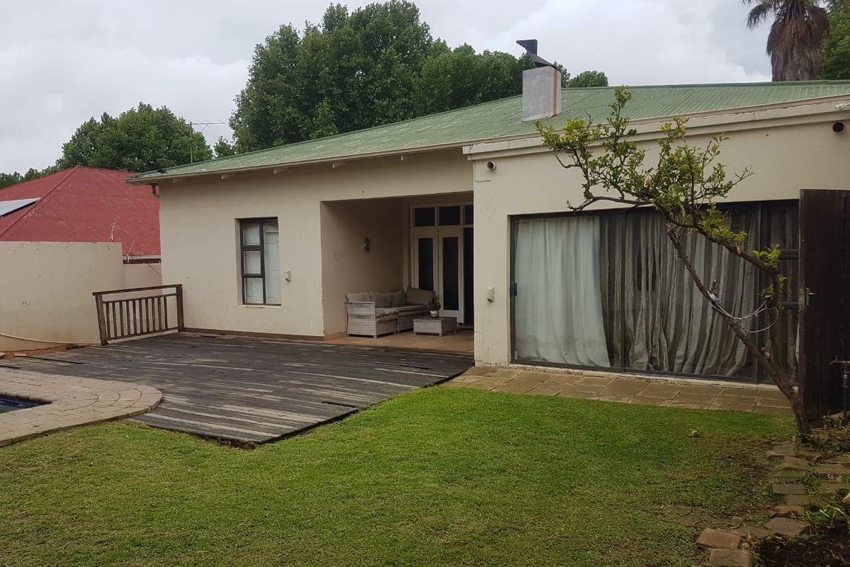 Stunning 3-Bedroom Property with Modern Features and Ample Space! - Photo 3