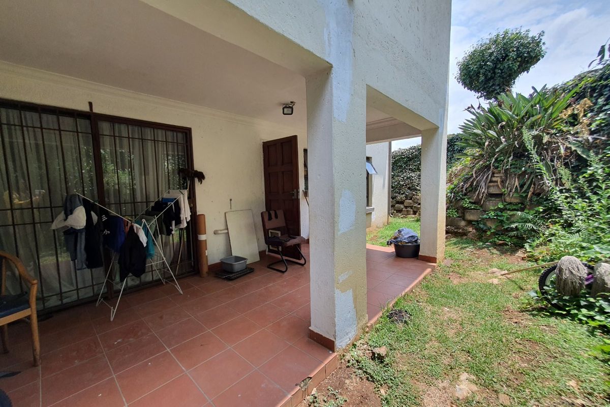 Spacious 2-Bedroom Unit with Study & Garden in Secure Complex - Photo 5