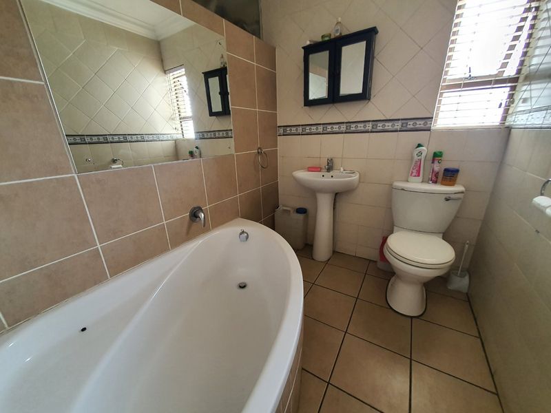 Spacious 2-Bedroom Unit with Study & Garden in Secure Complex - Photo 8