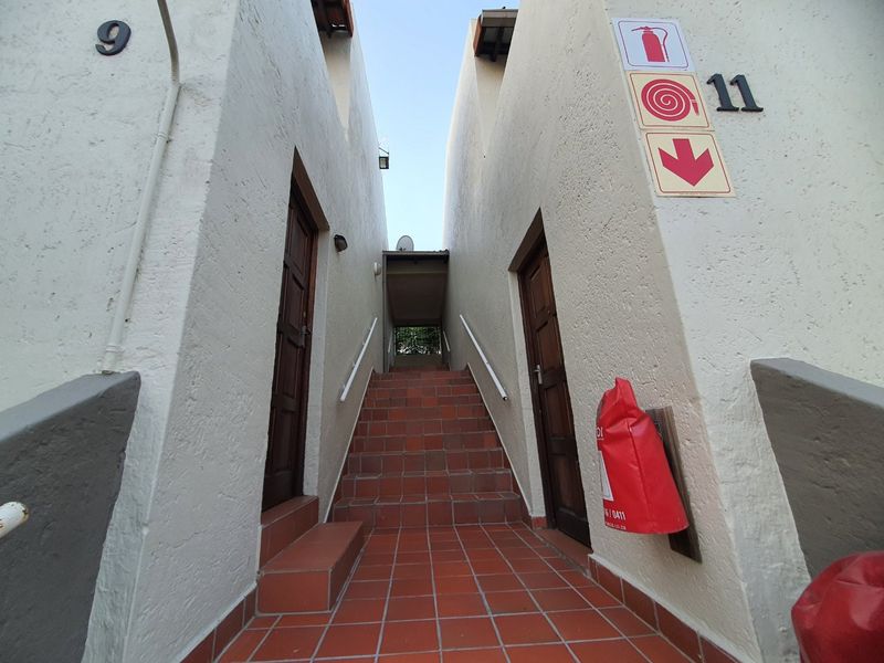 Spacious 2-Bedroom Unit with Study & Garden in Secure Complex - Photo 6