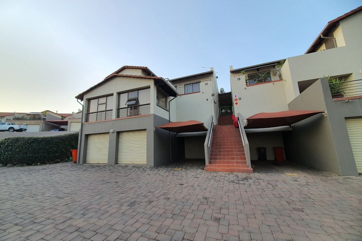 Spacious 2-Bedroom Unit with Study & Garden in Secure Complex - Photo 3