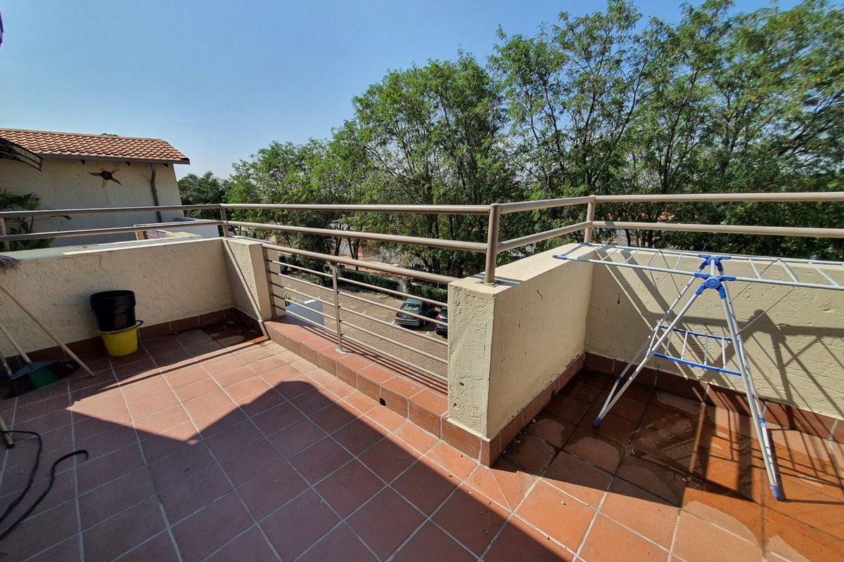 2 Bed Townhouse – Secure, Pet-Friendly Living with Spacious Layout - Photo 5