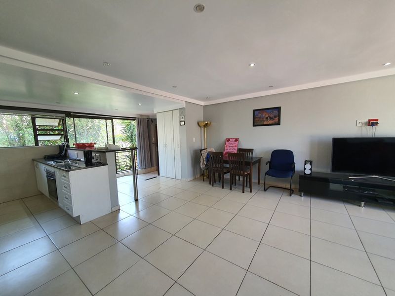 2 Bed Townhouse – Secure, Pet-Friendly Living with Spacious Layout - Photo 6