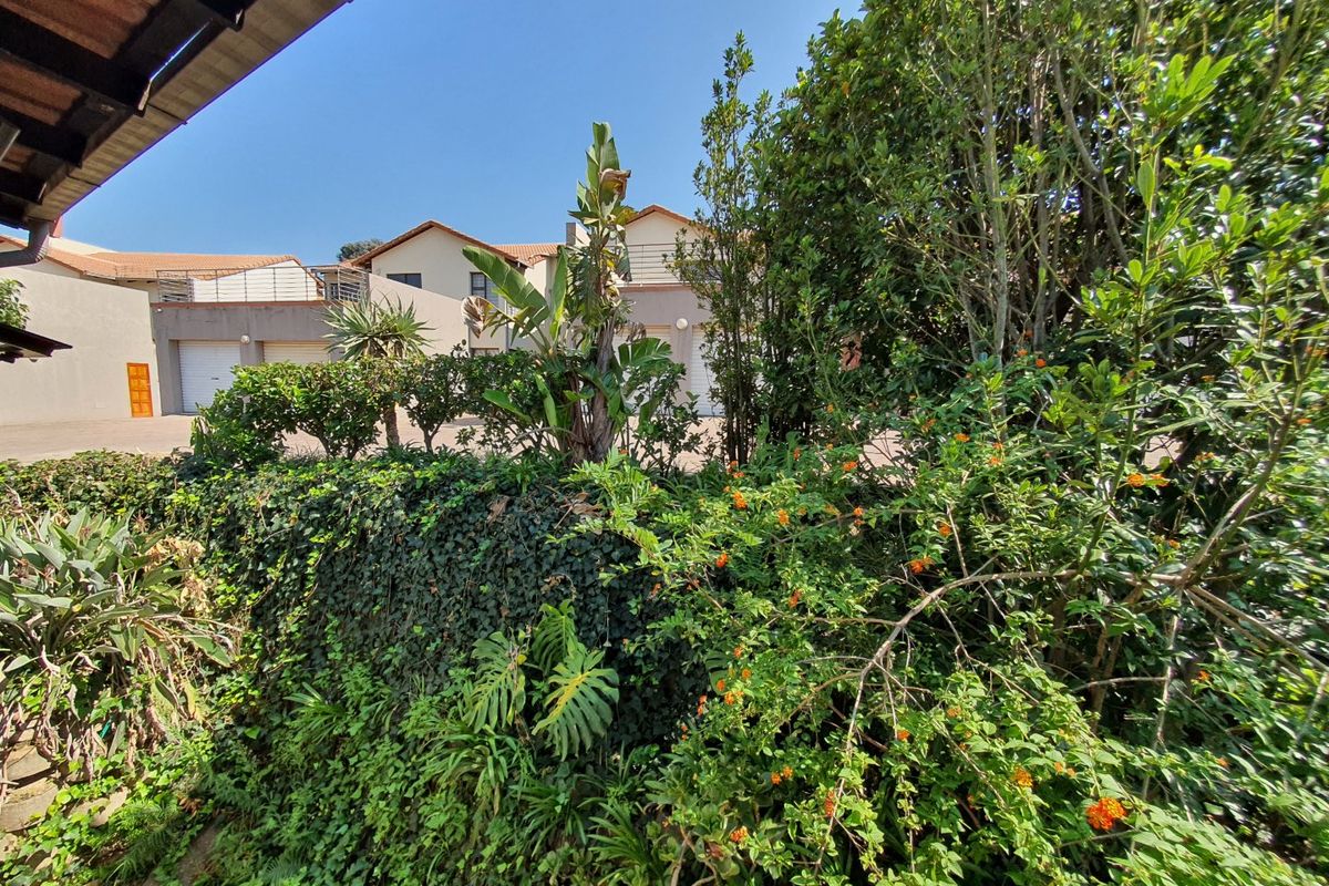 2 Bed Townhouse – Secure, Pet-Friendly Living with Spacious Layout - Photo 3