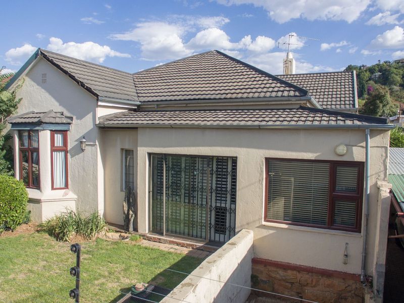 Spacious 5-Bedroom House with Pool and Granny Cottages - Photo 3
