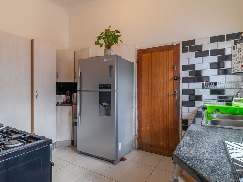 Spacious 5-Bedroom House with Pool and Granny Cottages - Photo 5