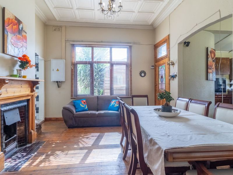 Spacious 5-Bedroom House with Pool and Granny Cottages - Photo 10