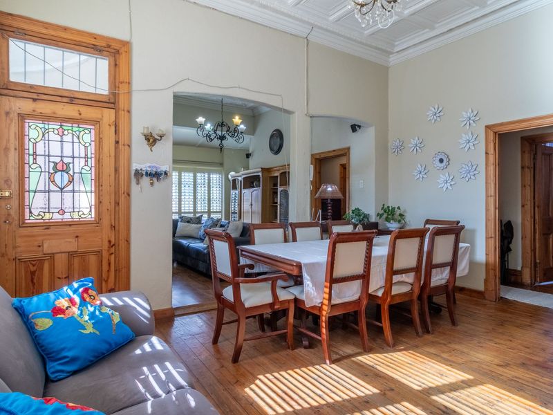 Spacious 5-Bedroom House with Pool and Granny Cottages - Photo 7