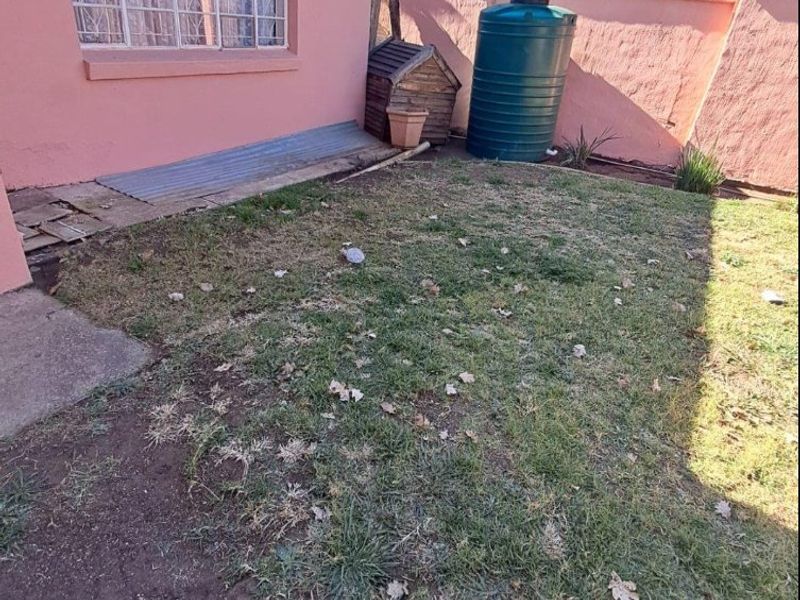 Spacious Family Home with Cottage for Sale in Kensington, Johannesburg - Photo 5