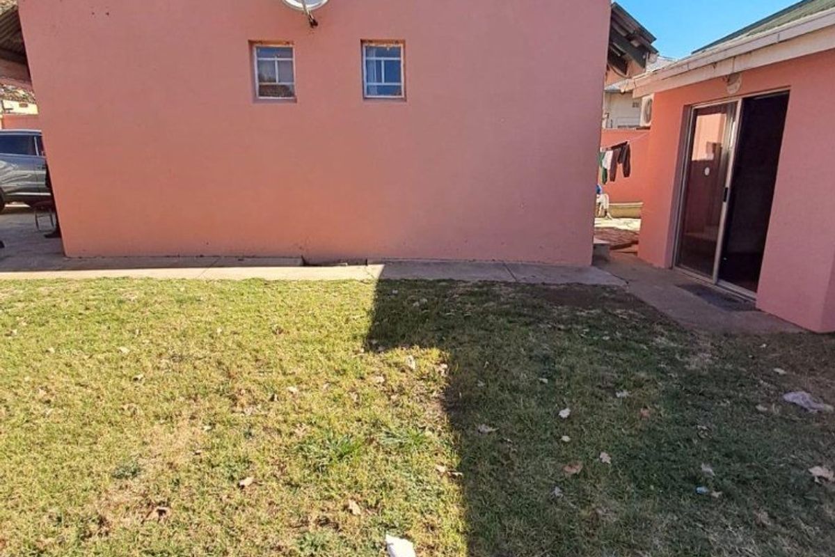 Spacious Family Home with Cottage for Sale in Kensington, Johannesburg - Photo 2