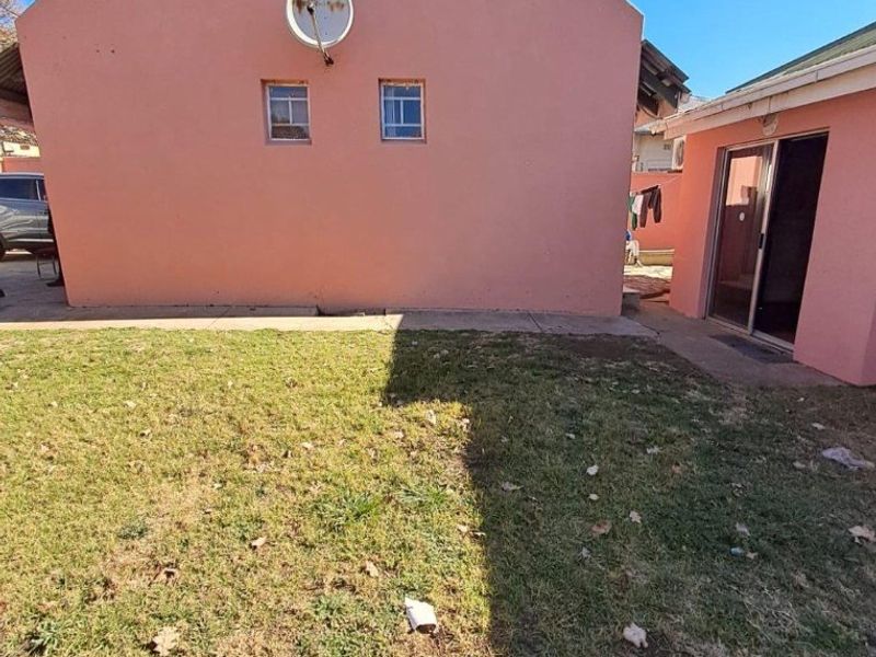 Spacious Family Home with Cottage for Sale in Kensington, Johannesburg - Photo 2