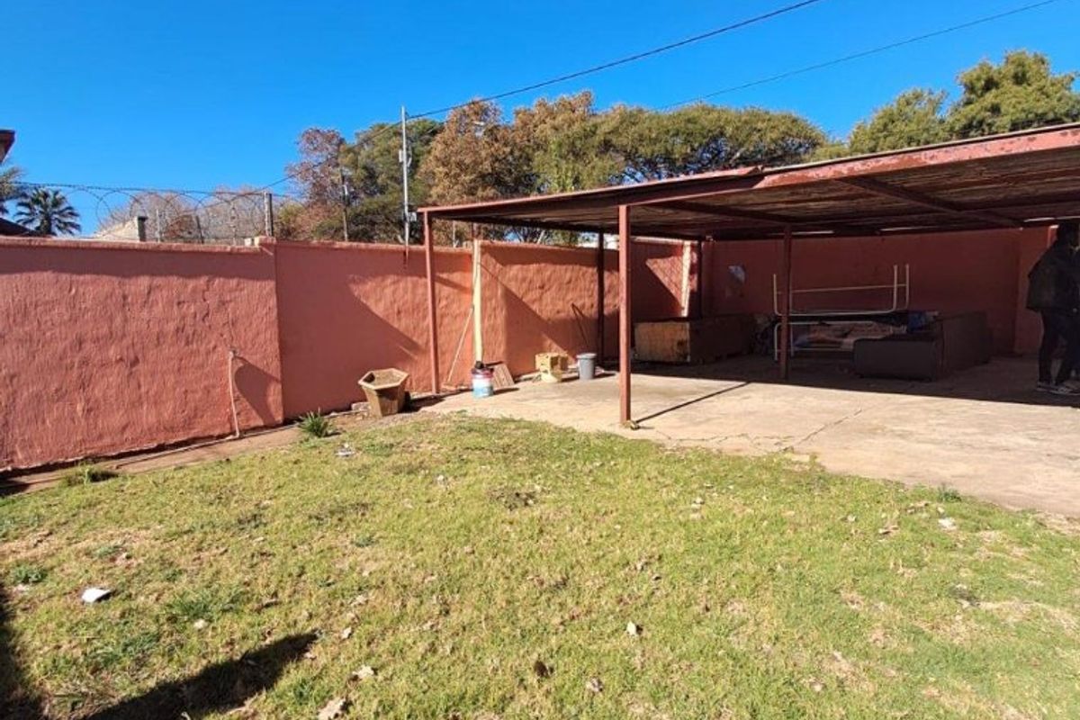Spacious Family Home with Cottage for Sale in Kensington, Johannesburg - Photo 3