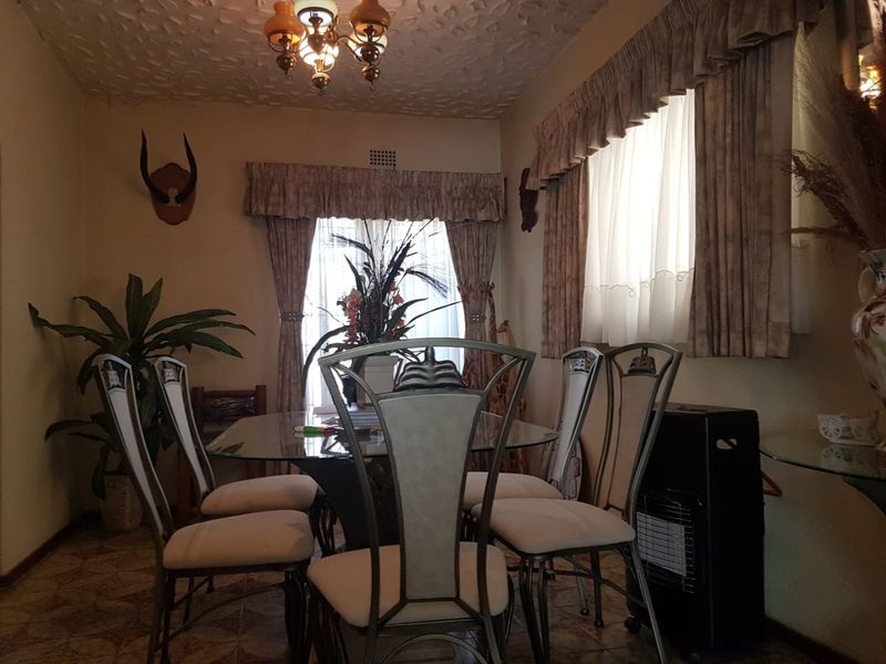 Solid and well maintained property in Kensington - Photo 4