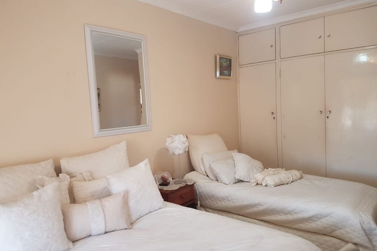 Solid and well maintained property in Kensington - Photo 3