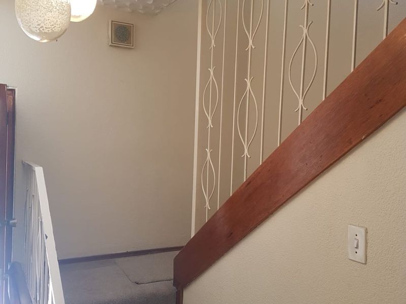 Solid and well maintained property in Kensington - Photo 2