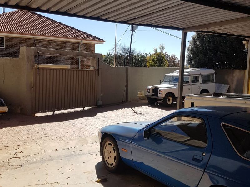 Versatile 4-Bedroom Split-Level Home in Kensington – Breathtaking Mountain Views! - Photo 10