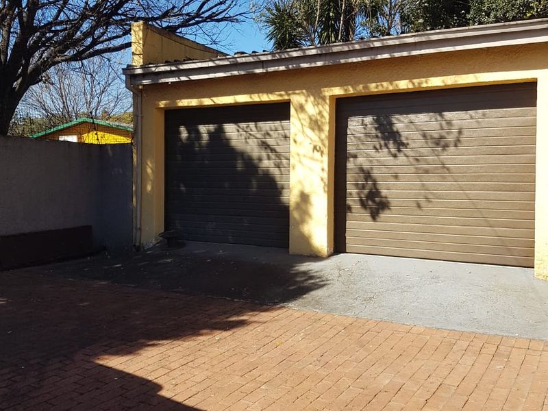 Versatile 4-Bedroom Split-Level Home in Kensington – Breathtaking Mountain Views! - Photo 8