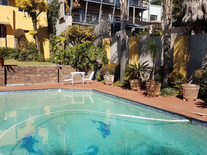 Versatile 4-Bedroom Split-Level Home in Kensington – Breathtaking Mountain Views! - Photo 5