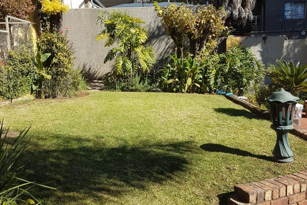 Versatile 4-Bedroom Split-Level Home in Kensington – Breathtaking Mountain Views! - Photo 4