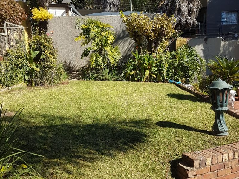 Versatile 4-Bedroom Split-Level Home in Kensington – Breathtaking Mountain Views! - Photo 4