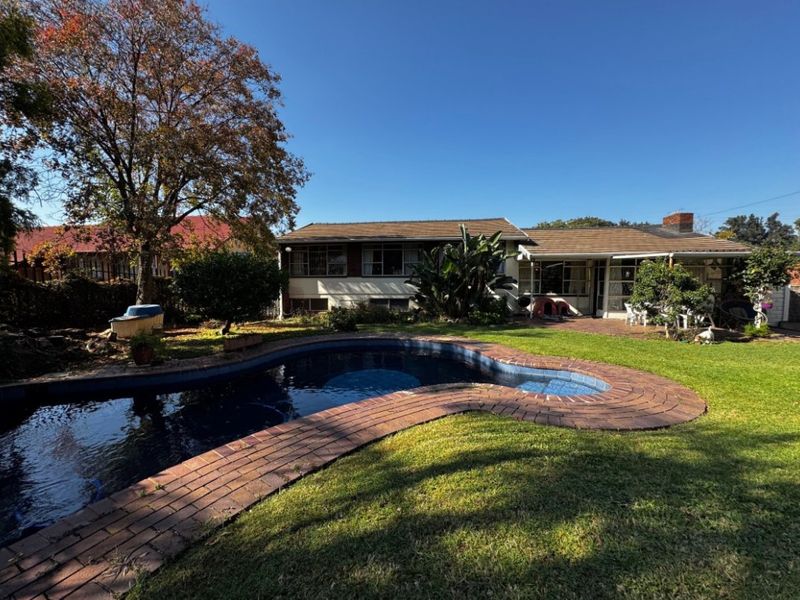 4 Bed House – Spacious Family Home with Pool and Lapa - Photo 2