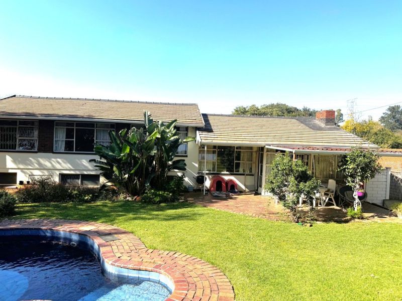 4 Bed House – Spacious Family Home with Pool and Lapa - Photo 5