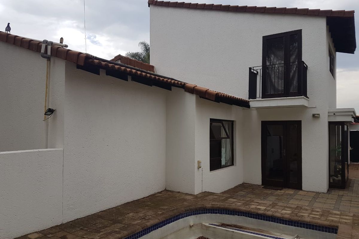 Stunning 3-Bedroom Home with Spacious Living Areas and Great Potential! - Photo 2