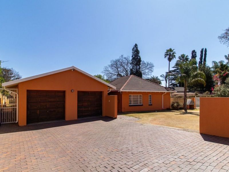 Spacious 5-Bedroom Home with Dual Living and Rental Potential - Photo 3