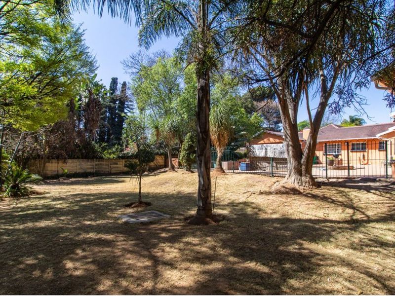 Spacious 5-Bedroom Home with Dual Living and Rental Potential - Photo 6