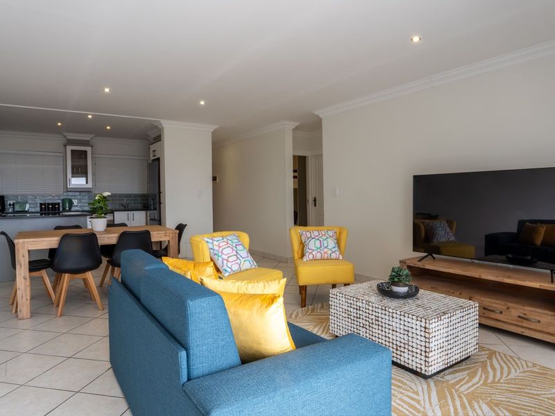 Modern Jeffreys Bay flat central living - Photo 6