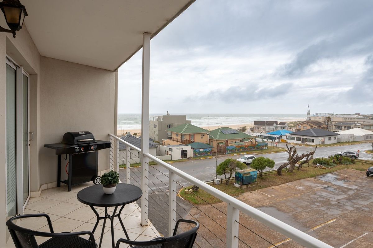 Modern Jeffreys Bay flat central living - Photo 2