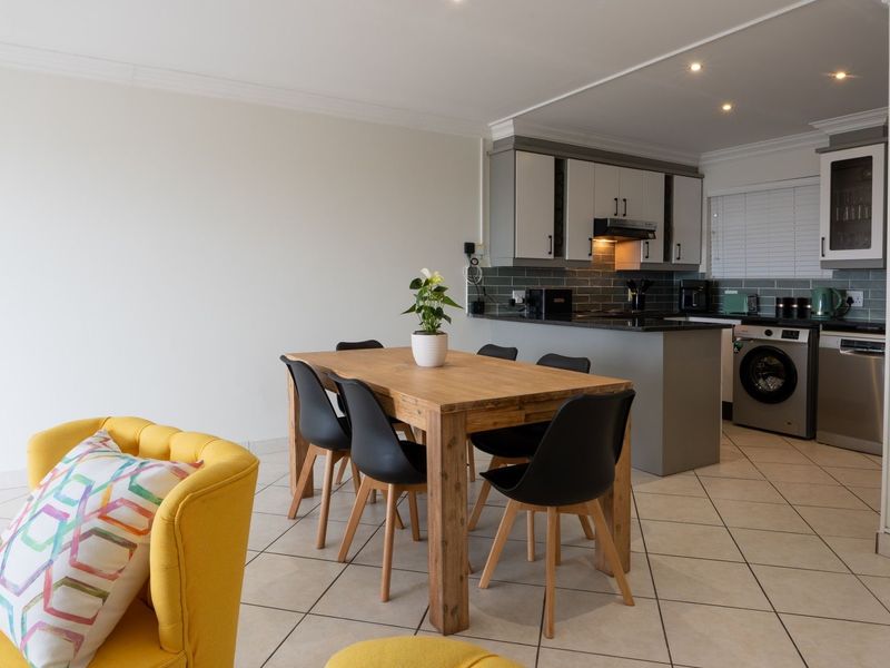 Modern Jeffreys Bay flat central living - Photo 8