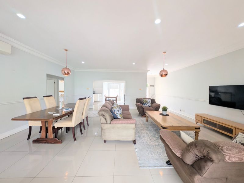 Mount Edgecombe Estate One - Lovely two bedroom apartment in this sought-after golf estate - Fully Furnished - Ideal Corporate Let - walking distance to the clubhouse and facilities - Photo 3