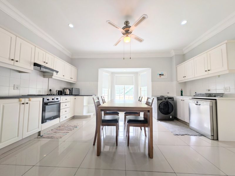 Mount Edgecombe Estate One - Lovely two bedroom apartment in this sought-after golf estate - Fully Furnished - Ideal Corporate Let - walking distance to the clubhouse and facilities - Photo 6