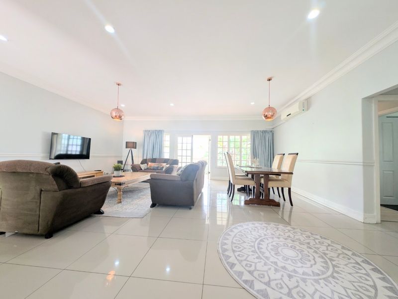 Mount Edgecombe Estate One - Lovely two bedroom apartment in this sought-after golf estate - Fully Furnished - Ideal Corporate Let - walking distance to the clubhouse and facilities - Photo 7