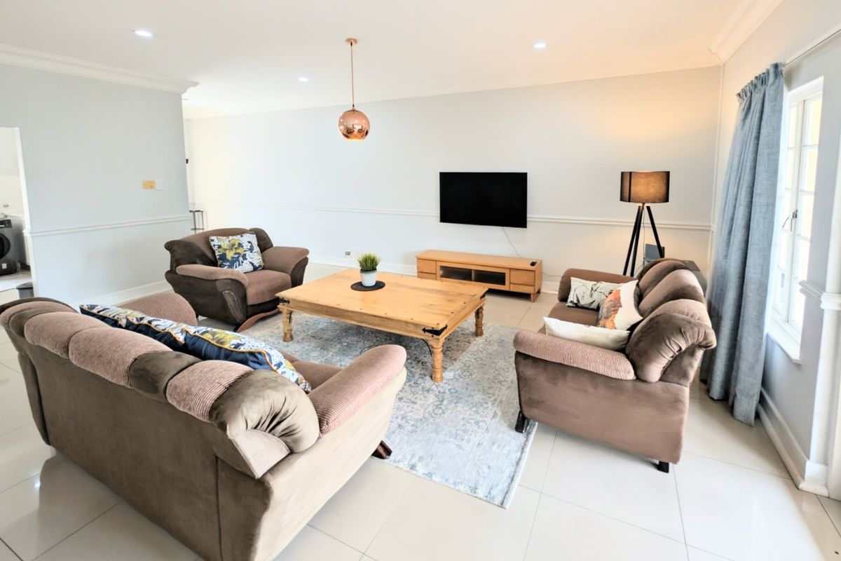 Mount Edgecombe Estate One - Lovely two bedroom apartment in this sought-after golf estate - Fully Furnished - Ideal Corporate Let - walking distance to the clubhouse and facilities - Photo 4