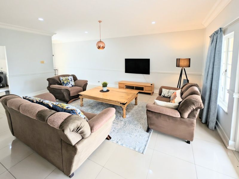 Mount Edgecombe Estate One - Lovely two bedroom apartment in this sought-after golf estate - Fully Furnished - Ideal Corporate Let - walking distance to the clubhouse and facilities - Photo 4