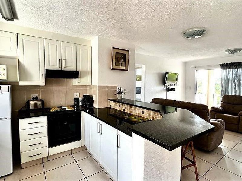 Beachfront Apartment In Uvongo - Photo 3