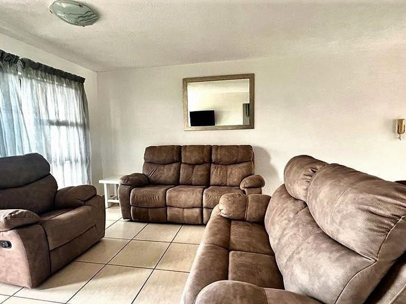 Beachfront Apartment In Uvongo - Photo 9